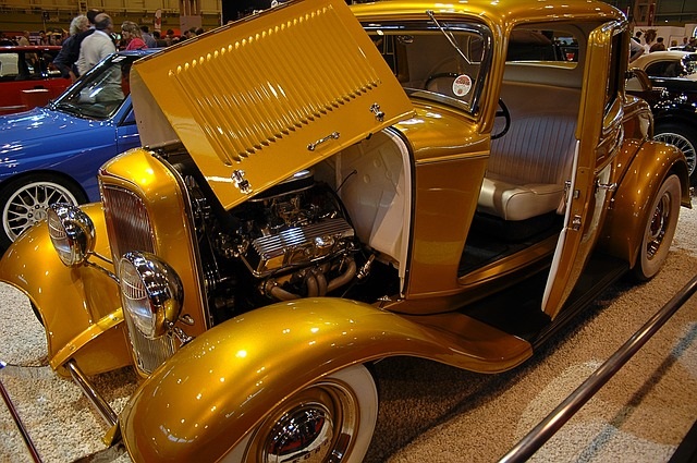 金色のクラッシックカー